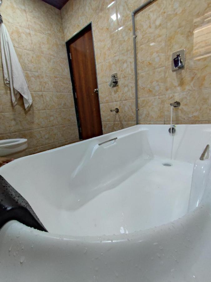 Hotel Starlit Navi Mumbai Eksteriør bilde