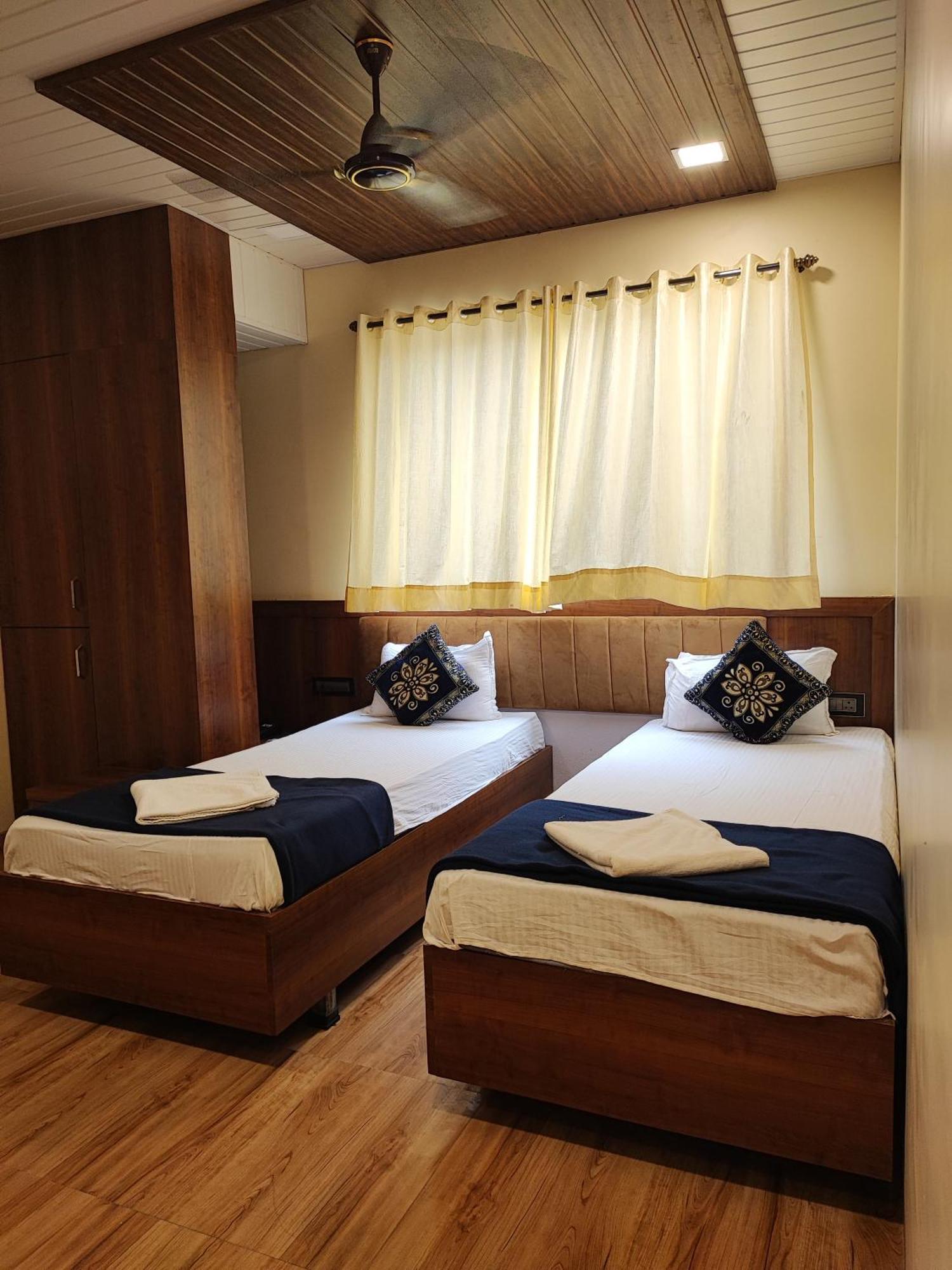 Hotel Starlit Navi Mumbai Eksteriør bilde